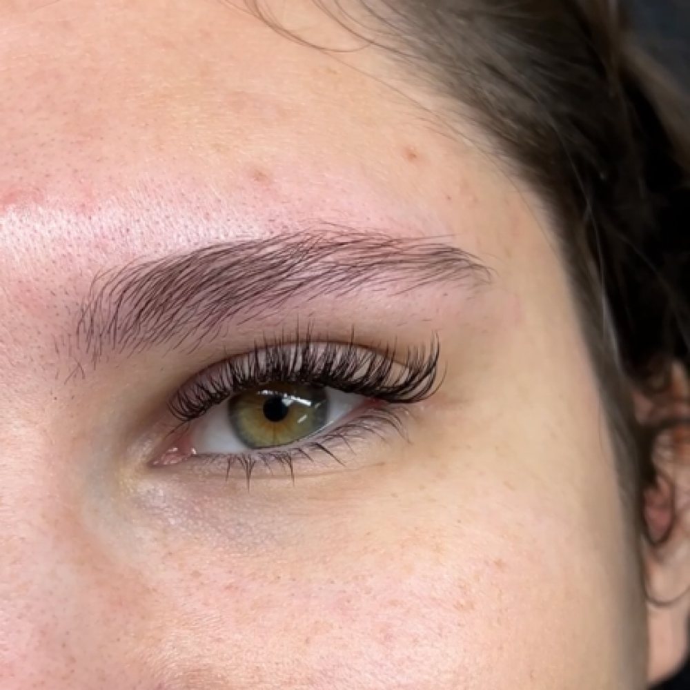 Classic lash extensions by Rubi Esthetics