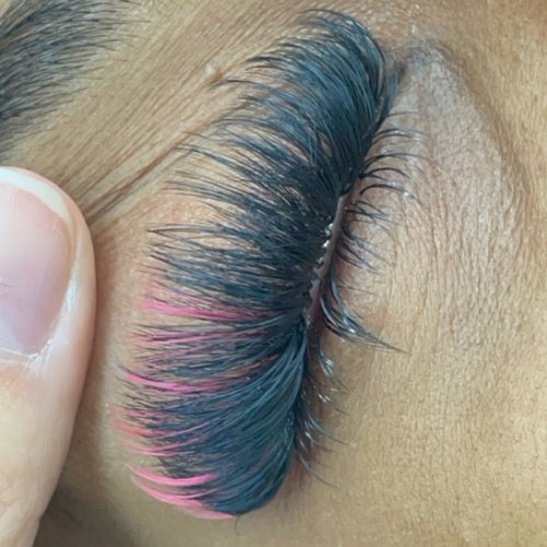 Volume set with color add-on and bottom lashes